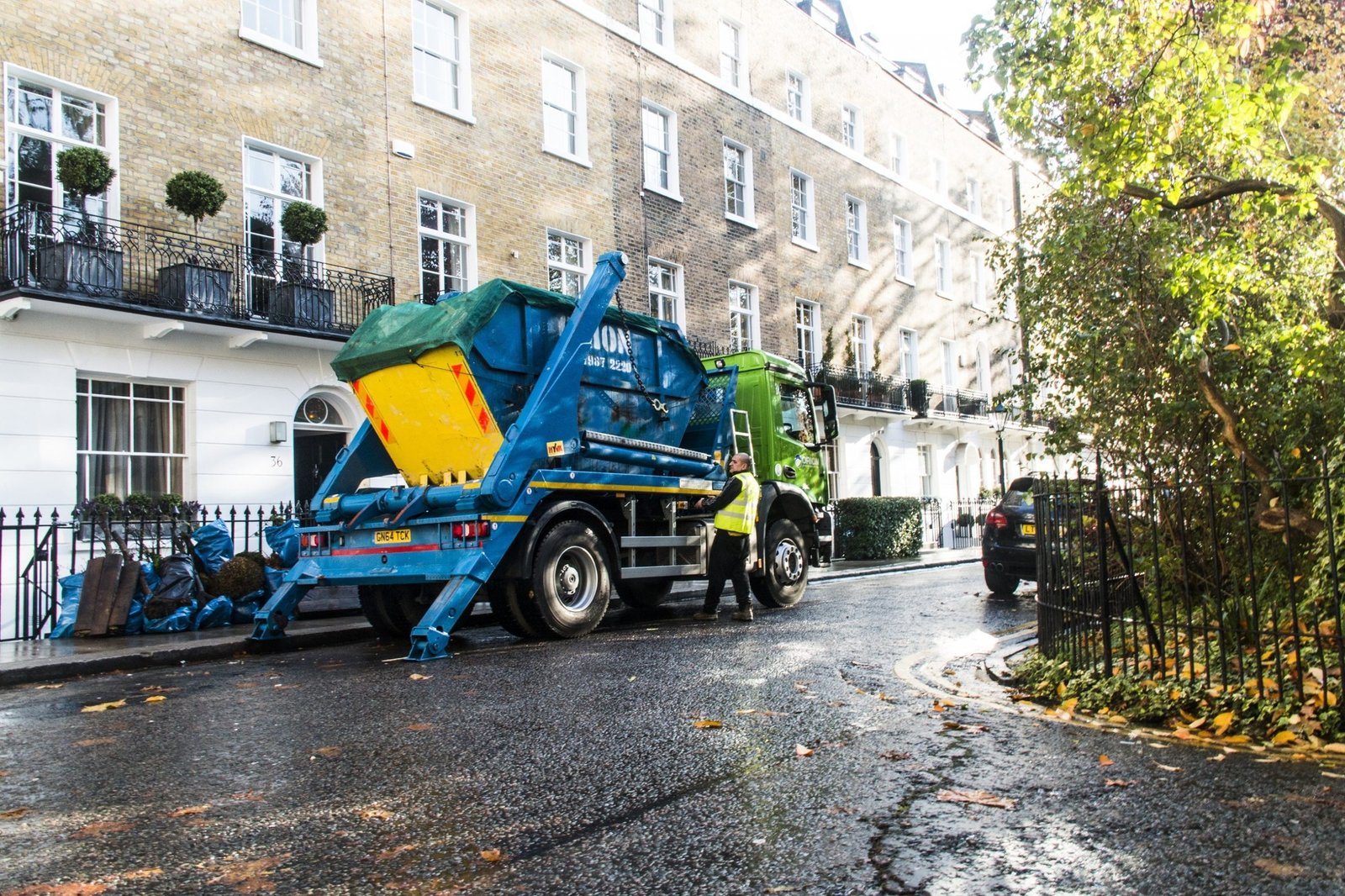 What Should You Look For To Decide Best Skip Hire Services?